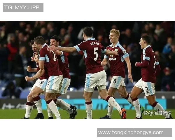 曼联稳坐英超榜首切尔西不敌热刺落至第四